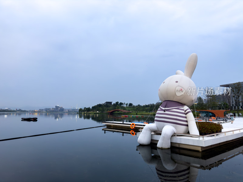兴隆湖风景城市里的雕塑