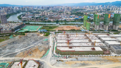 航拍城市建设工地施工吊塔