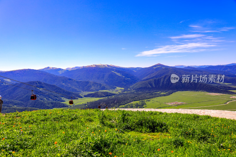 夏季新疆禾木吉克普林滑雪场云霄峰缆车