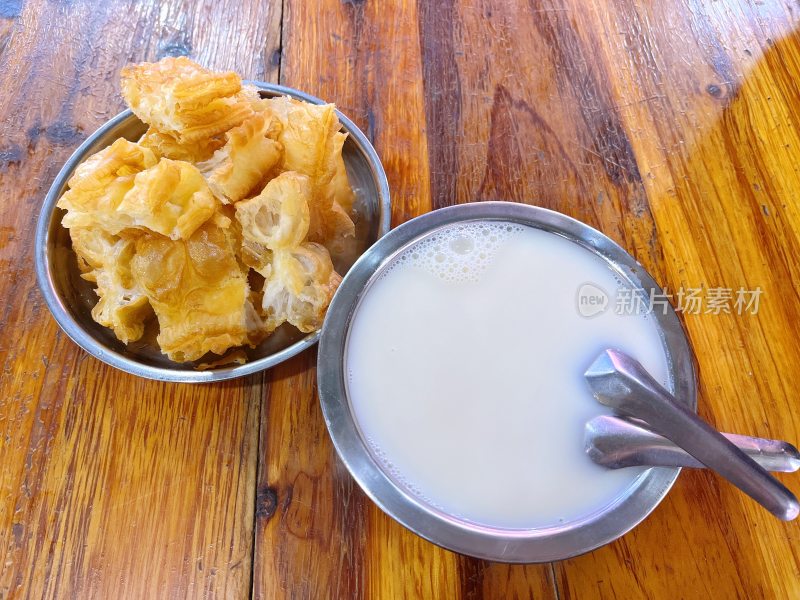 柳州美食，早餐搭档，豆浆油条