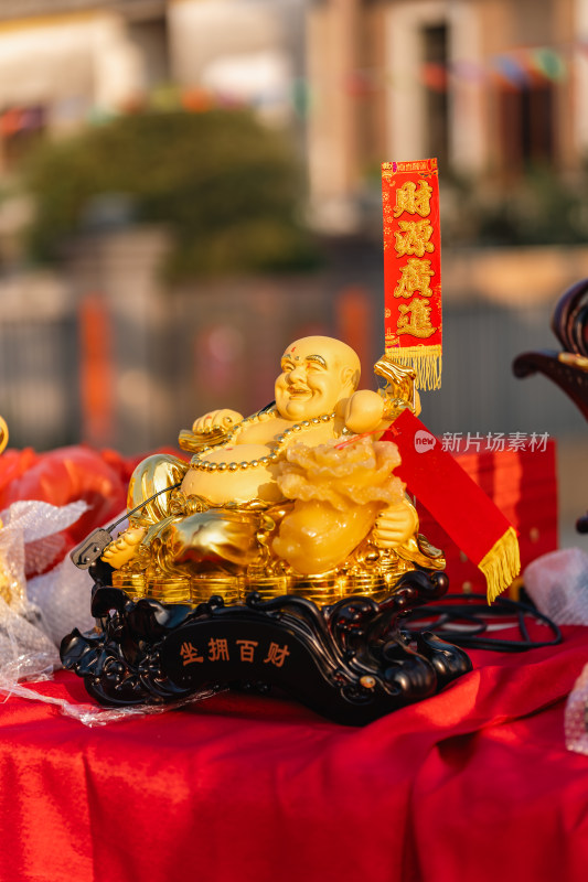 广东佛山热闹的中国传统节日气氛聚餐