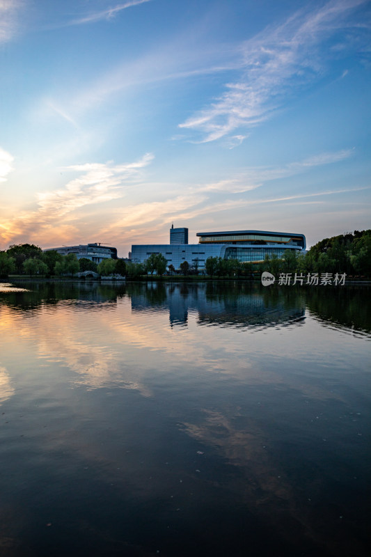 上海汽车博物馆会展中心清江湖黄昏倒影景观