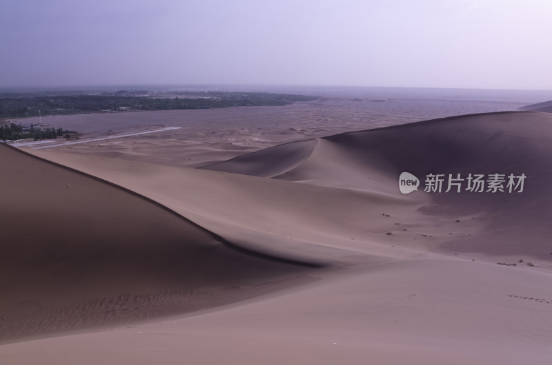 甘肃敦煌鸣沙山月牙泉旅游景区沙漠沙丘风光