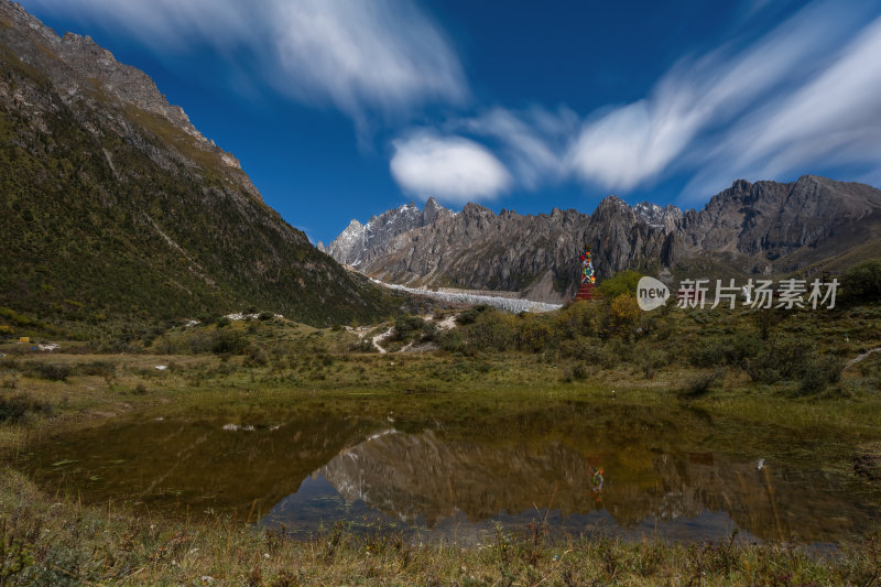 西藏那曲地区布加雪山冰川藏地高原静谧之美