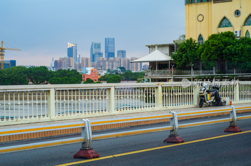 福建福州解放大桥上的城市高楼