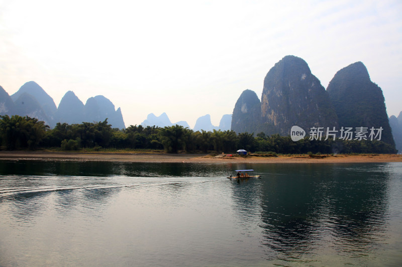 广西省桂林市阳朔县漓江山水风光