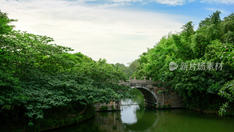 航拍宏村乡村田园风光全景图