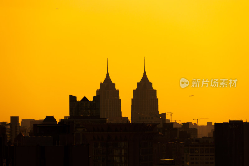 上海环球港傍晚日落光晕剪影