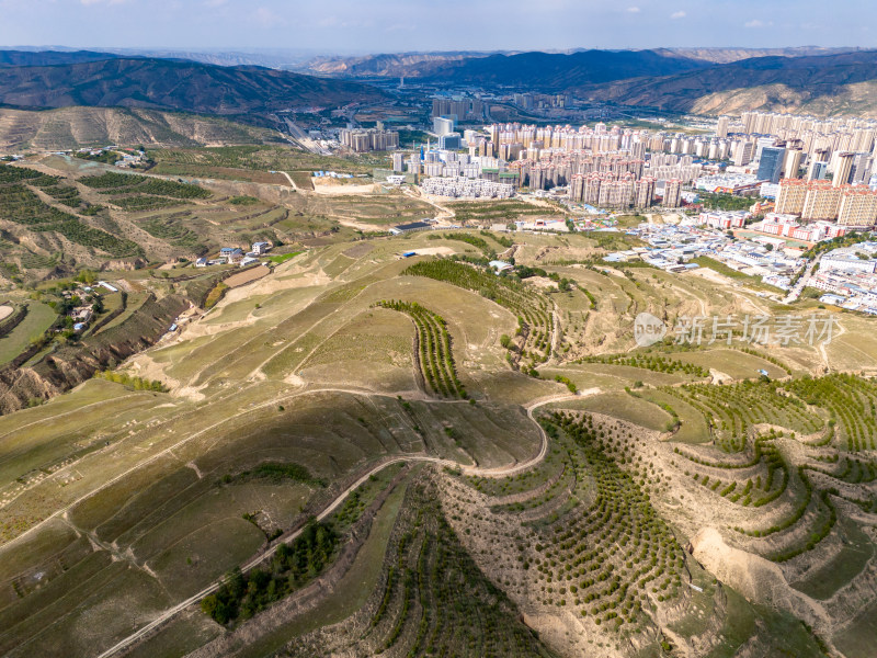 西北地区山区高山种植航拍图