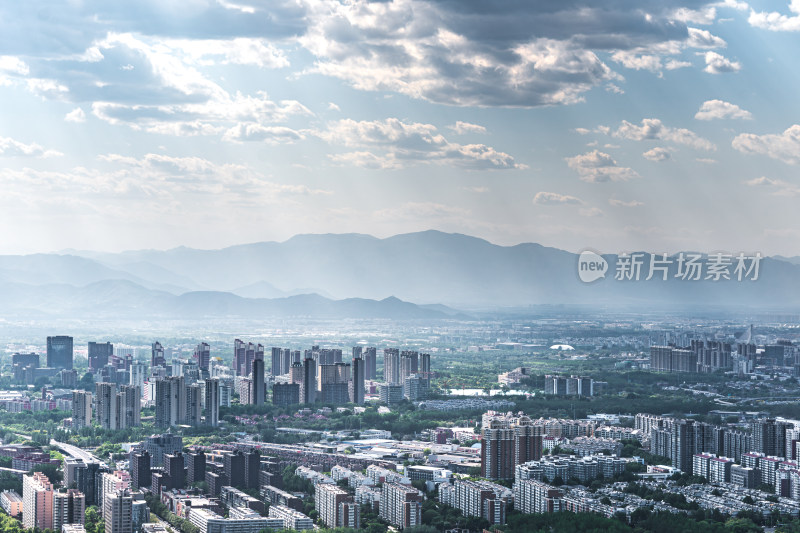 北京城市西山光线穿过云彩