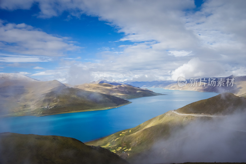 西藏羊湖山水自然风景