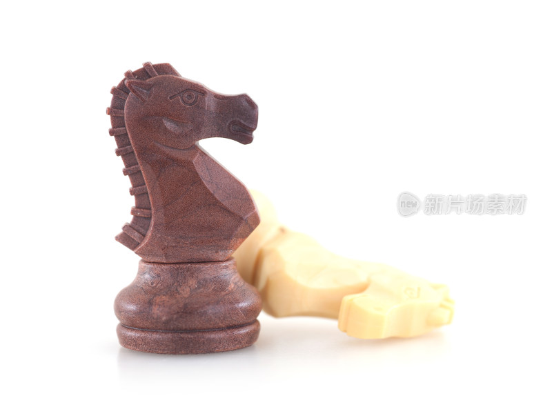 白背景上的国际象棋马棋子