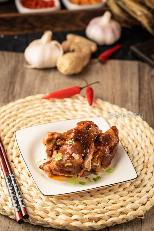 中国特色美食一盘美味的酱猪蹄