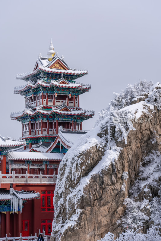 河南老君山冬季大雪古建筑航拍