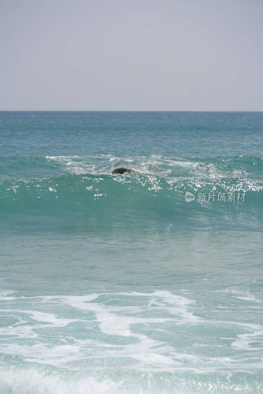 海南三亚万宁日月湾海浪