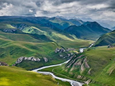 独库公路的草原美景