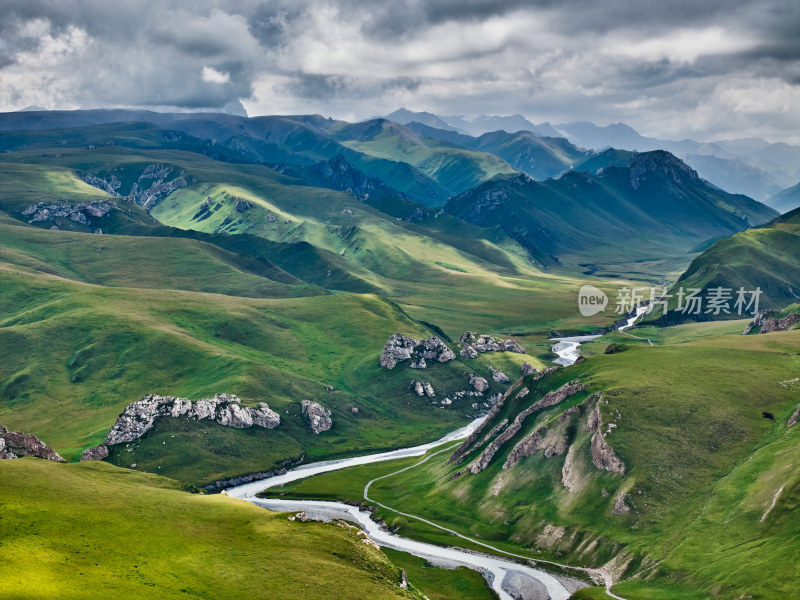 独库公路的草原美景