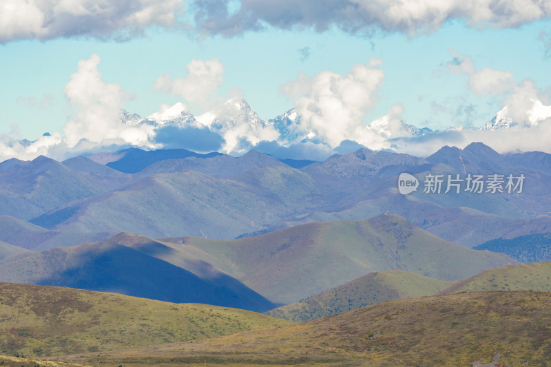 318川藏线川西甘孜高海拔草原雪山自然风光