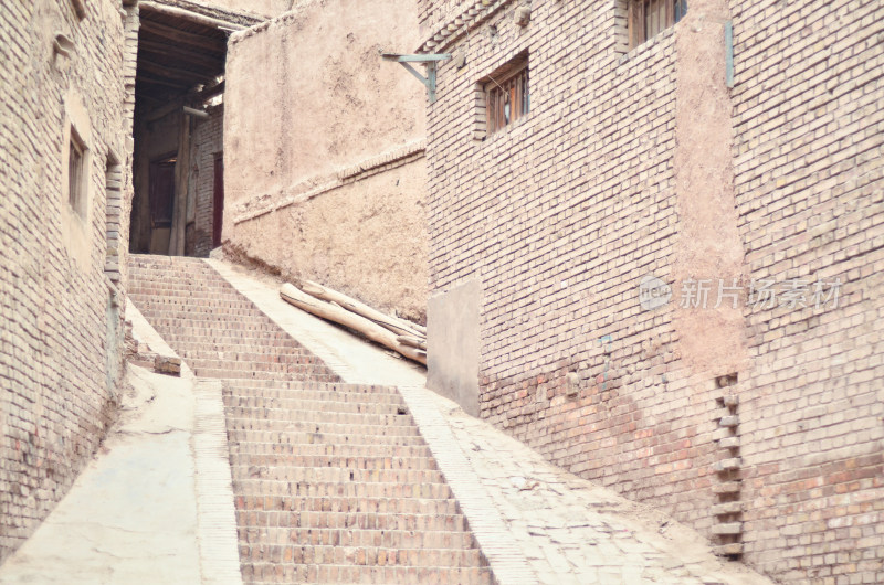 新疆喀什老城区高台民居老建筑入口阶梯