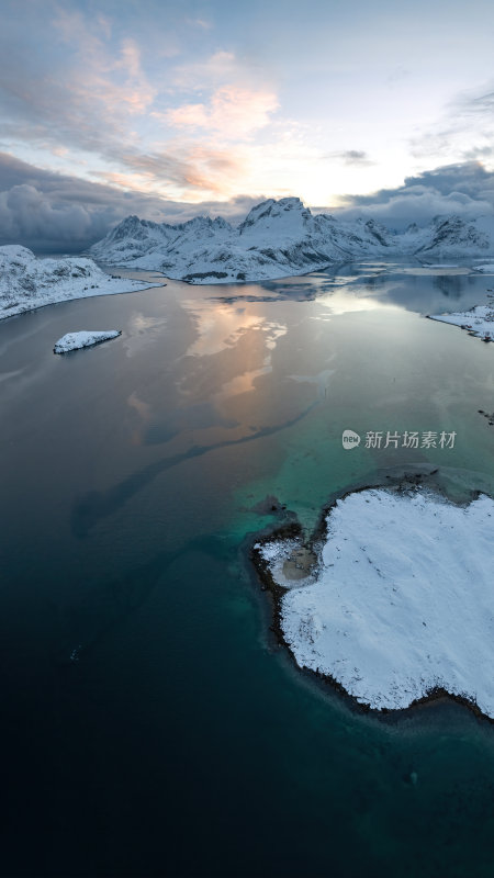 挪威罗弗敦群岛北极圈雷纳冬季雪景高空航拍