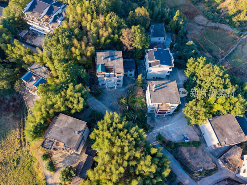 大山农村房屋公路航拍图