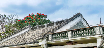 中国传统建筑屋檐上的鲜花