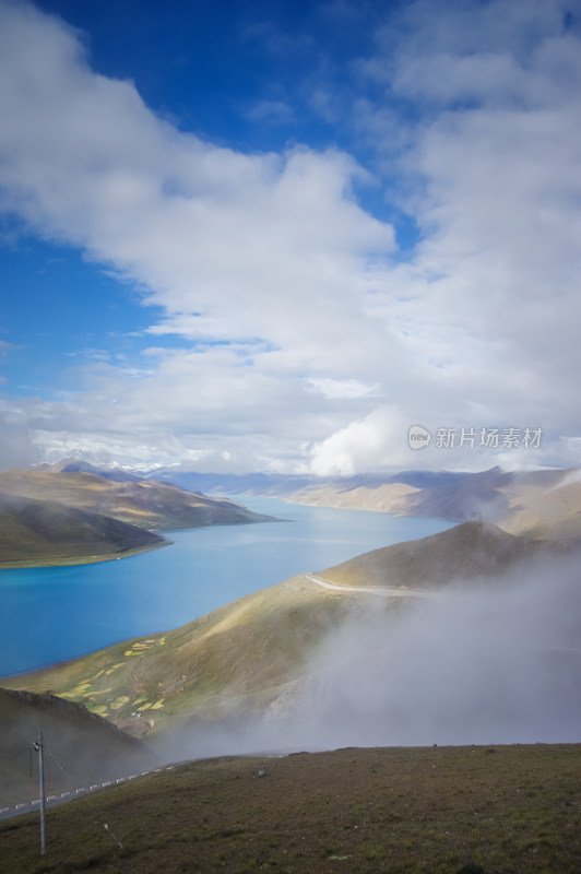 西藏羊湖山水自然风景