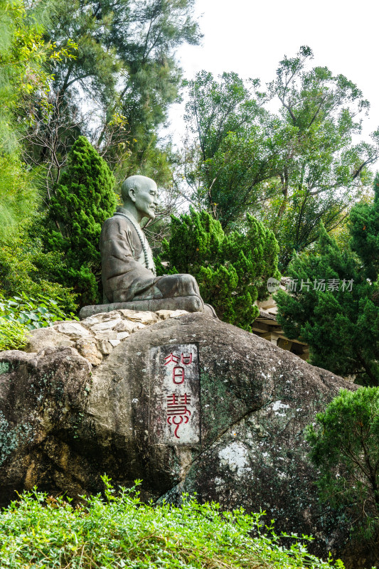 福建泉州市清源山弘一法师李叔同的雕像