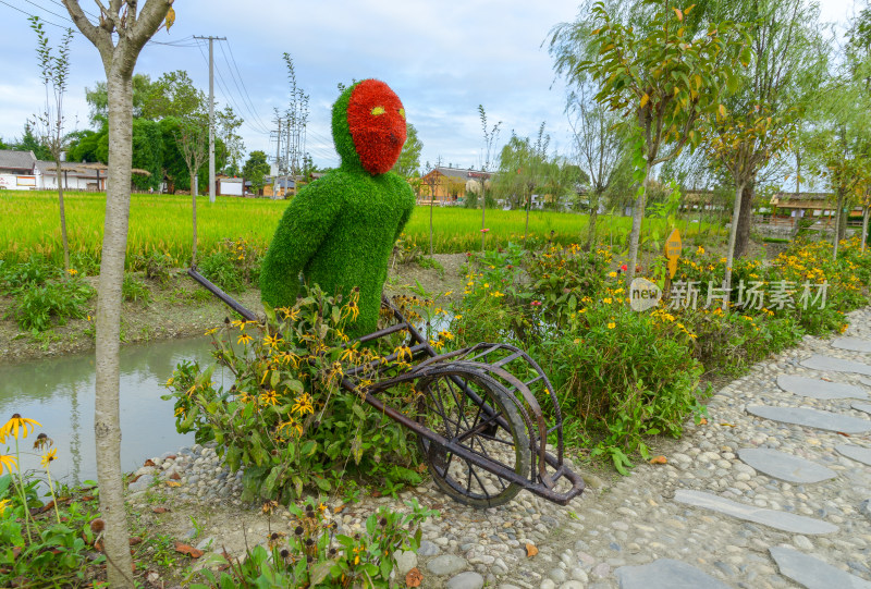 田园景观绿植人像雕塑