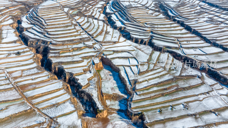 梯田航拍全景自然风景冬天下雪地形地理