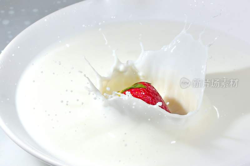 牛奶草莓，草莓与牛奶的碰撞