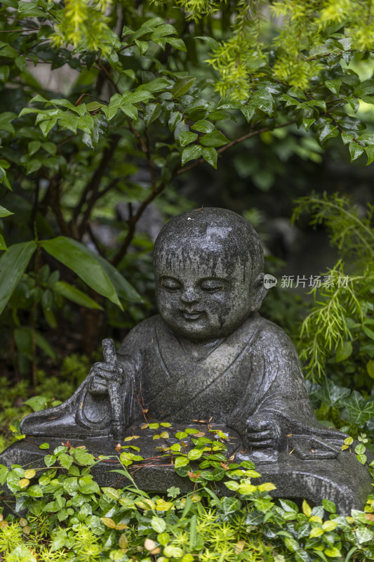 中式庭院花园布置禅意沙弥小和尚景观摆件