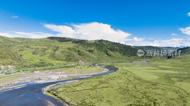 四川甘孜康定塔公草原附近的风景