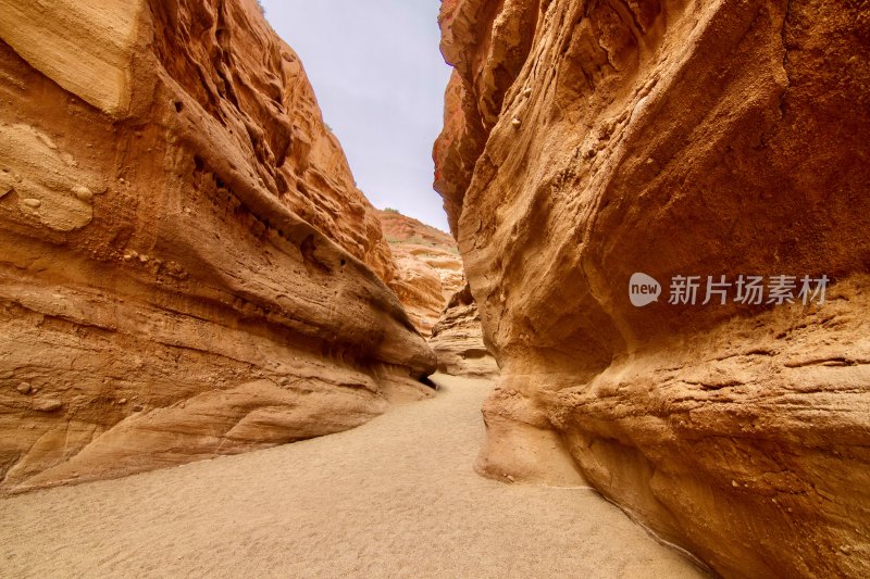 峡谷风光 沙石岩壁间的自然景观