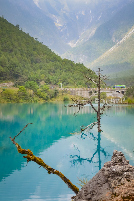 玉龙雪山蓝月谷风景