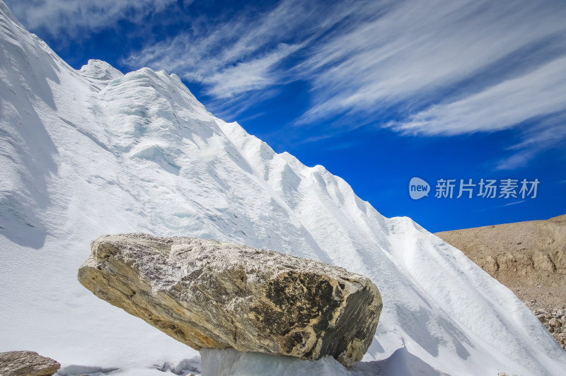 西藏日喀则希夏邦马峰北坡冰川自然风景