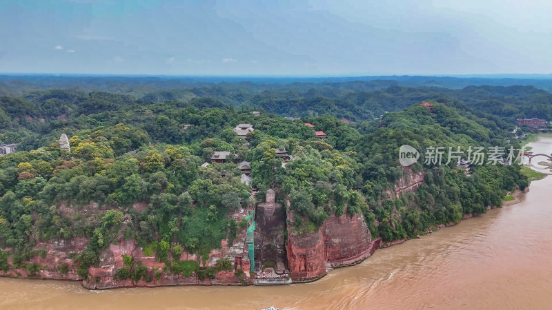 世界上最高的石刻大佛乐山大佛航拍图