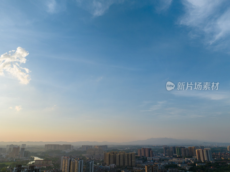 日落悬日 繁华都市城市上空 城市风光航拍