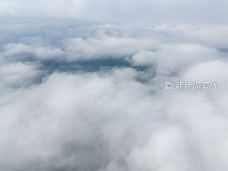 空中俯瞰视角下的壮观云海景象