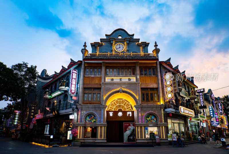 复古风格百乐门建筑夜景