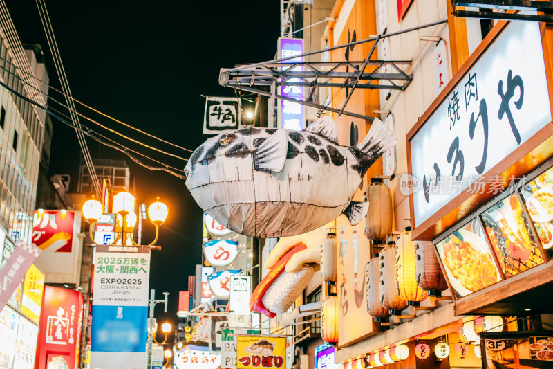 日本大阪道顿堀商圈建筑街道夜景