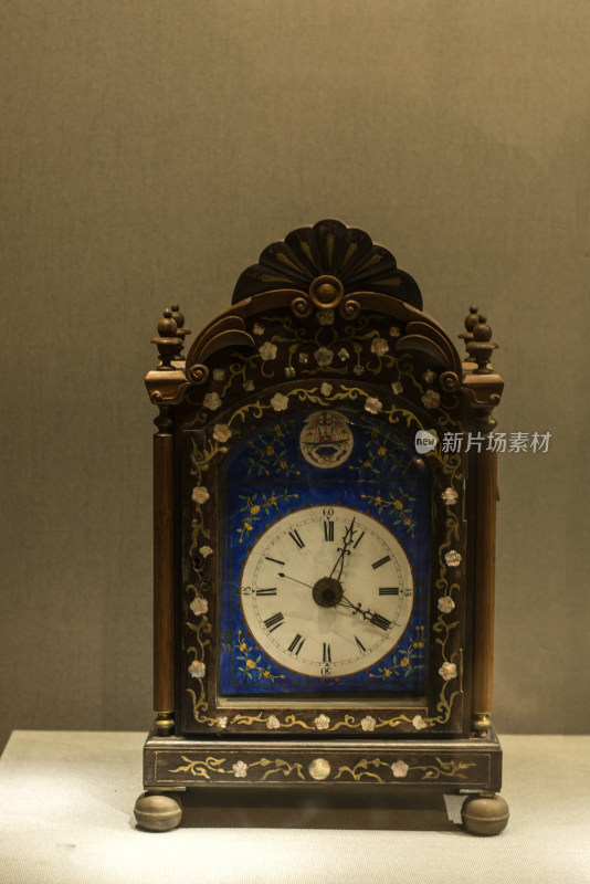 江苏南京博物院文物古典风格的钟表