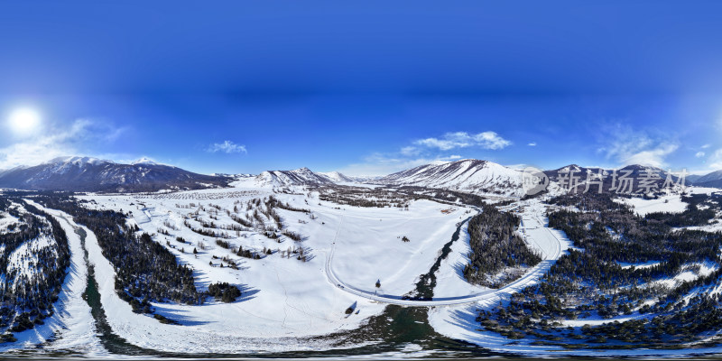 新疆阿勒泰喀纳斯雪景神仙湾晨雾雪山森林