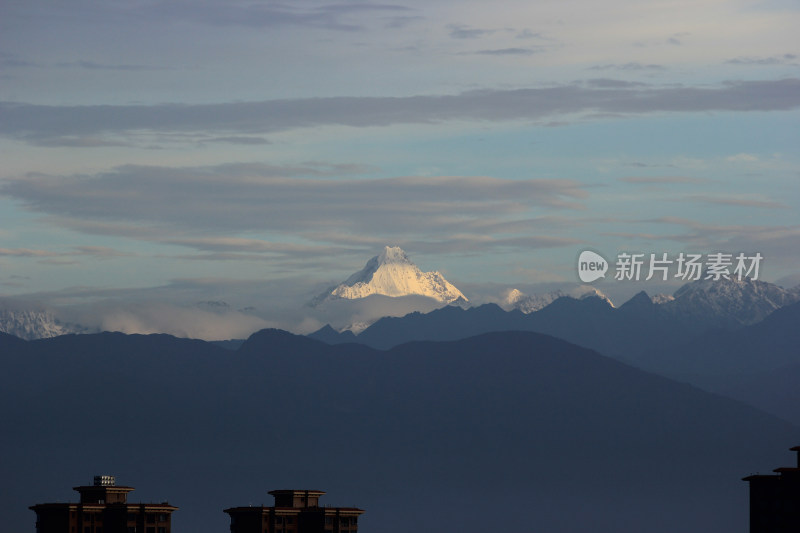 成都温江拍远方的雪山