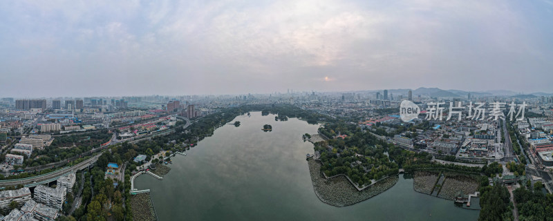 航拍山东济南大明湖景区全景图