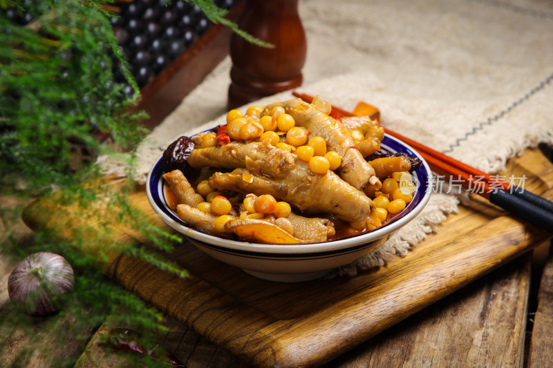 营养滋补黄豆焖鸡爪