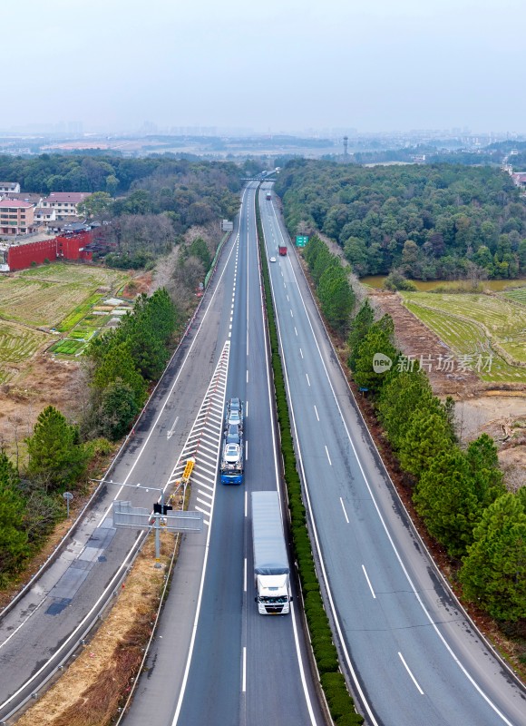 江西金溪：路畅景美画中行