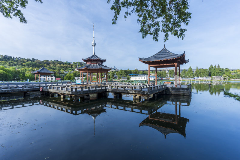 武汉汉阳莲花湖公园园林风光