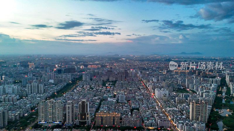 广东汕头城市夜幕降临晚霞夕阳航拍图