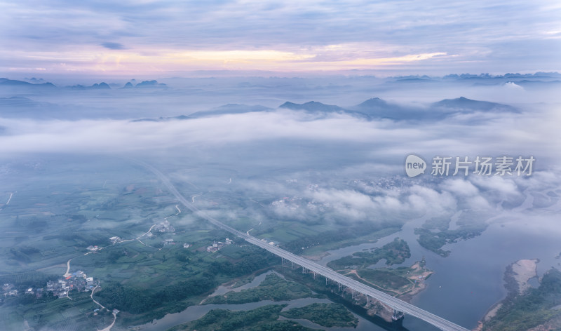 广西柳州柳城凤山山丘平流雾